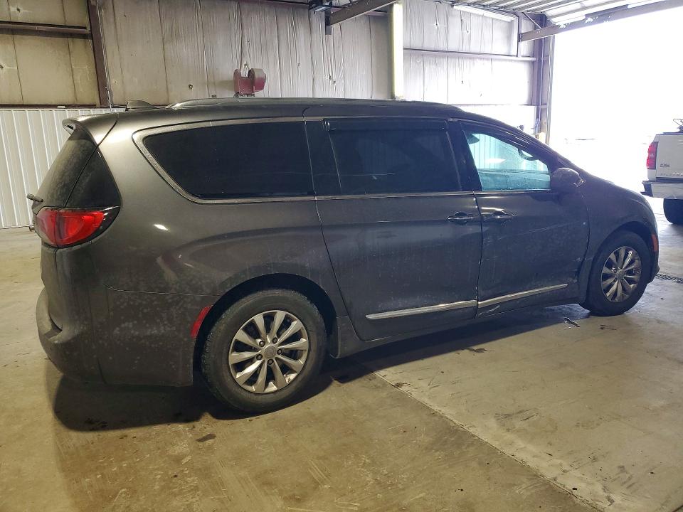 Photo 3 from auction – 2018 CHRYSLER PACIFICA T with VIN 2C4RC1BG4JR257278
