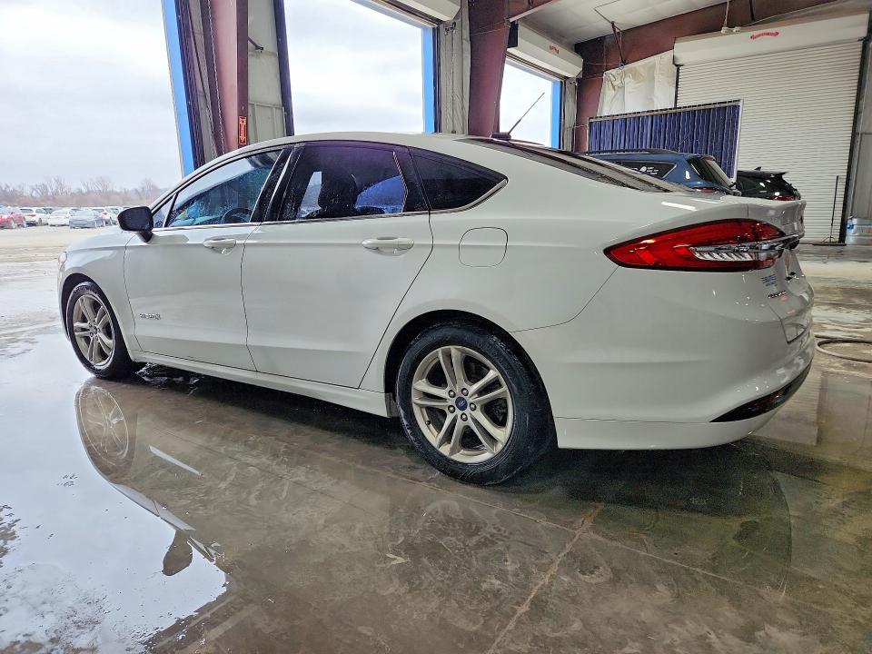 Photo 2 from auction – 2018 FORD FUSION with VIN 3FA6P0LU9JR221415
