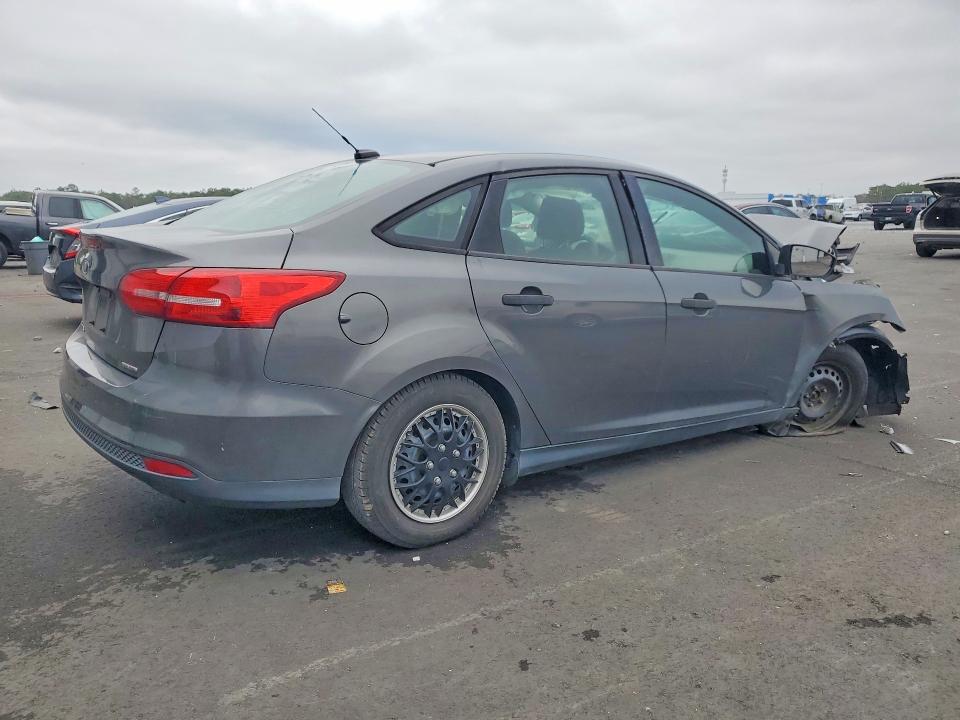 Photo 3 from auction – 2015 FORD FOCUS S with VIN 1FADP3E28FL362597