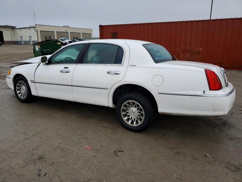Photo 2 from auction – 2000 LINCOLN TOWN CAR with VIN 1LNHM82W1YY853314
