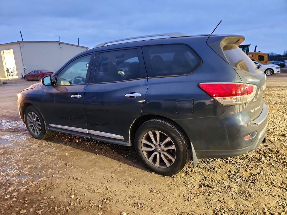 Photo 2 from auction – 2015 NISSAN PATHFINDER with VIN 5N1AR2MN8FC690384