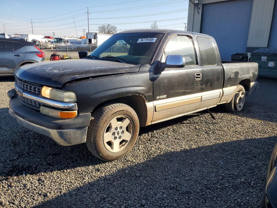CHEVROLET SILVERADO 2002 with VIN 2GCEC19V821354762 - Photo from auction