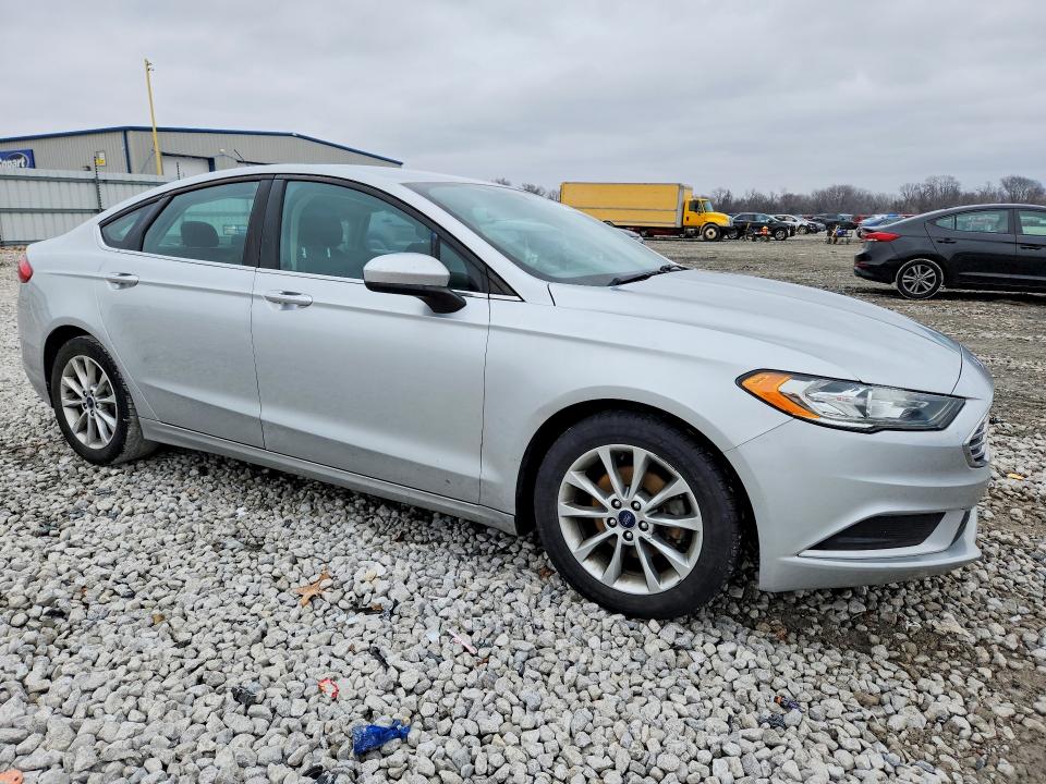 Photo 4 from auction – 2017 FORD FUSION with VIN 3FA6P0HD2HR119196