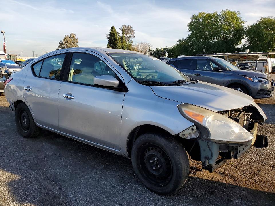 Снимка 4 от търг – 2016 NISSAN VERSA с VIN 3N1CN7AP7GL883954