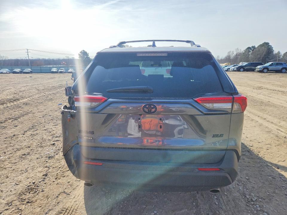 Photo 6 from auction – 2022 TOYOTA RAV4 XLE with VIN 2T3W1RFV2NC182125