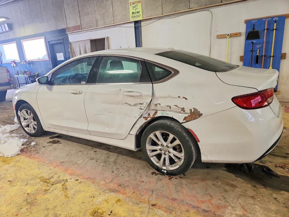 Photo 2 from auction – 2015 CHRYSLER 200 LIMITE with VIN 1C3CCCAB7FN503563