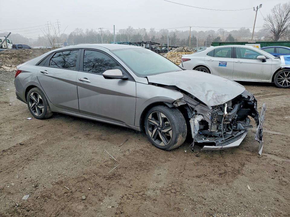 Photo 4 from auction – 2023 HYUNDAI ELANTRA with VIN KMHLS4AG0PU412962