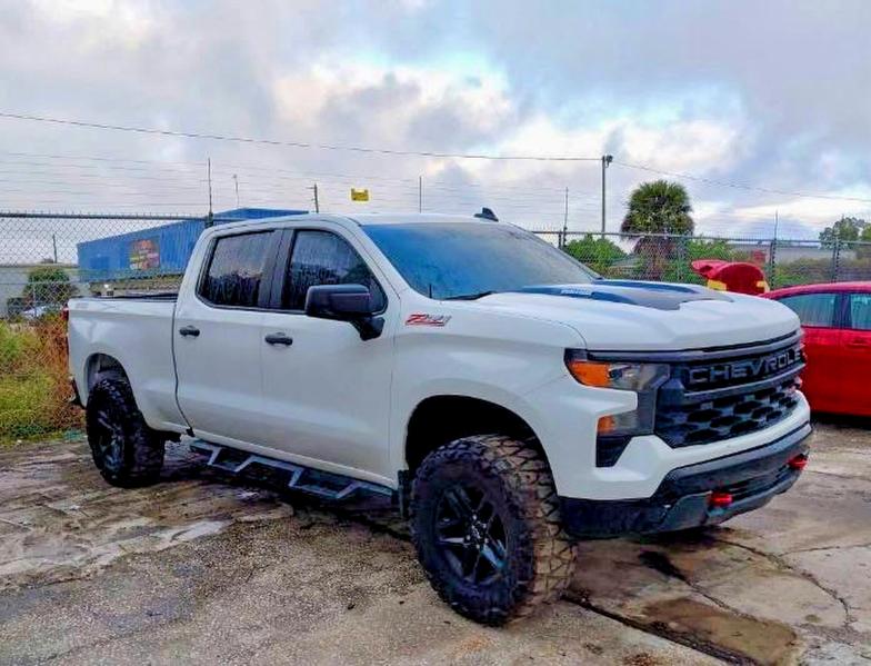 Photo 1 from auction – 2022 CHEVROLET SILVERADO with VIN 3GCUDCET0NG553356