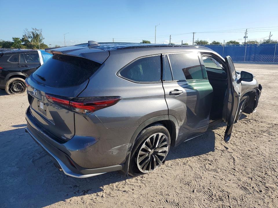 Photo 3 from auction – 2024 TOYOTA HIGHLANDER with VIN 5TDKDRAHXRS544960