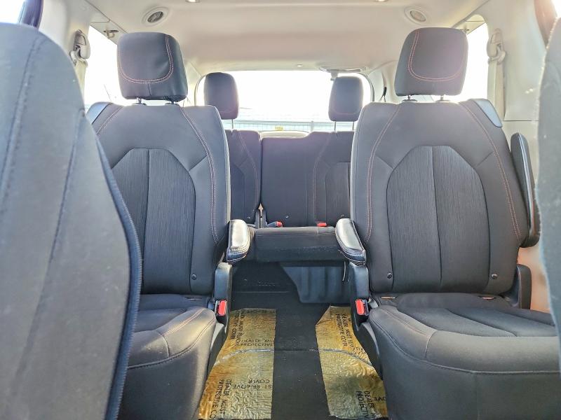 Photo 10 from auction – 2017 CHRYSLER PACIFICA with VIN 2C4RC1DG6HR529241