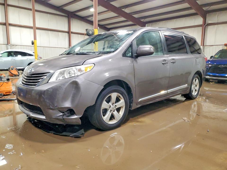 Photo 1 from auction – 2015 TOYOTA SIENNA LE with VIN 5TDKK3DC8FS539626