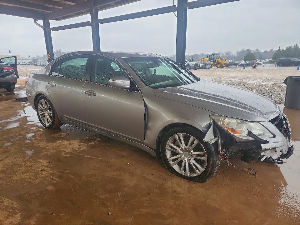 Photo 4 from auction – 2011 HYUNDAI GENESIS with VIN KMHGC4DE3BU122913