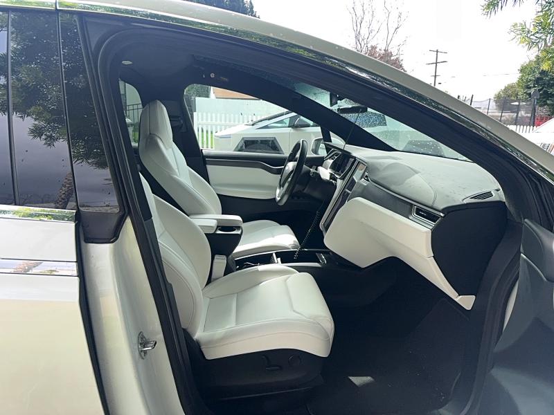 Photo 5 from auction – 2017 TESLA MODEL X with VIN 5YJXCDE48HF061148