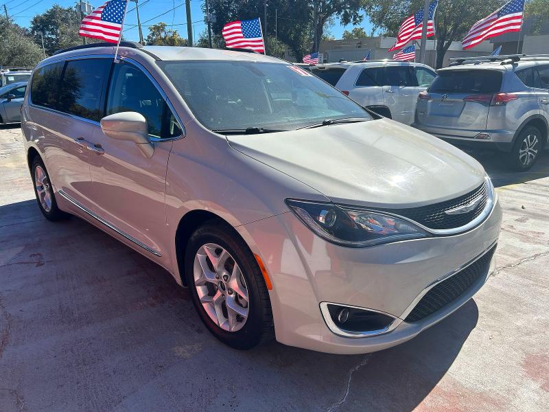 CHRYSLER PACIFICA 2017 with VIN 2C4RC1BG5HR676301 - Photo from auction