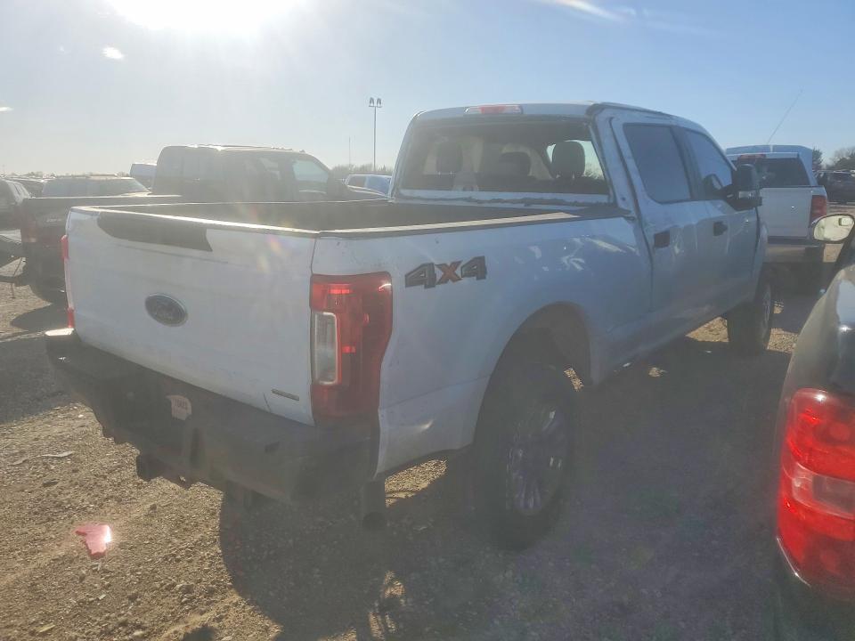 Фото 3 с аукциона – 2017 FORD F250 SUPER с VIN 1FT7W2B66HEE19950