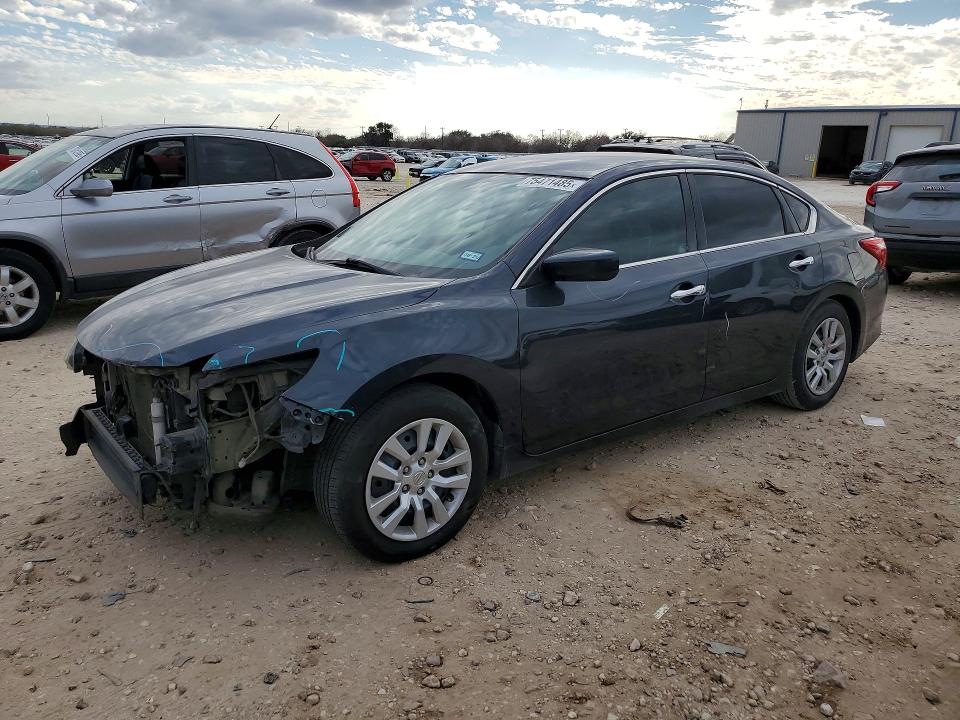NISS ALTIMA 2017 with VIN 1N4AL3AP8HN344494 - Photo from auction
