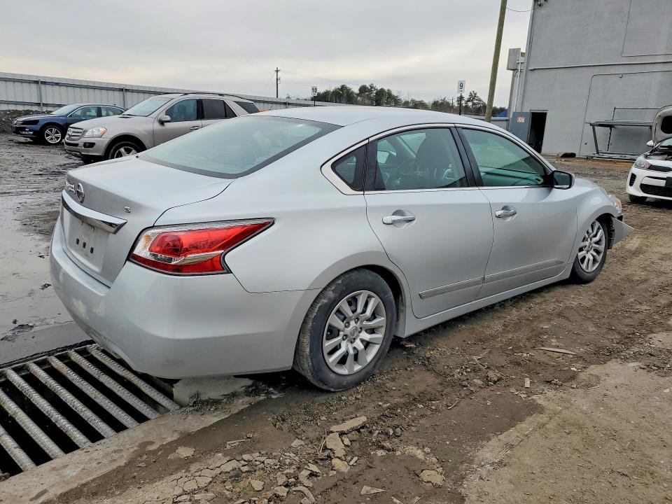 Photo 3 from auction – 2015 NISSAN ALTIMA with VIN 1N4AL3AP5FC175253