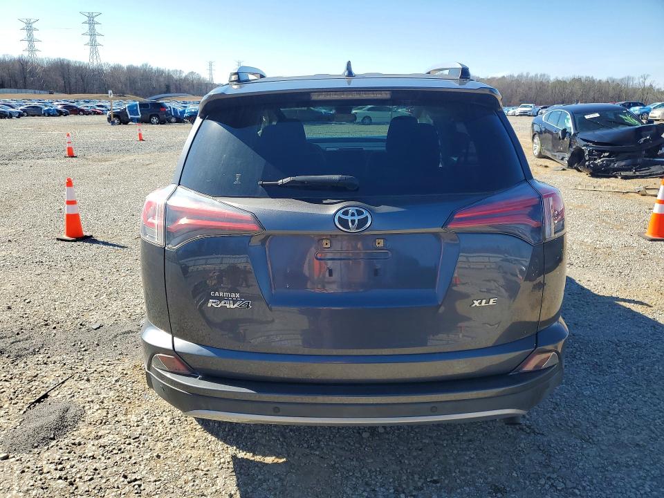 Photo 6 from auction – 2018 TOYOTA RAV4 with VIN JTMWFREV5JD127581