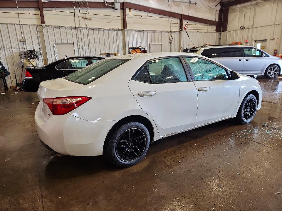 Photo 3 from auction – 2018 TOYOTA COROLLA with VIN 5YFBURHE2JP820671