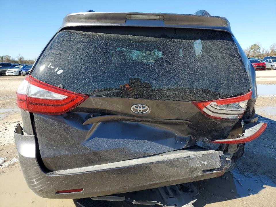 Photo 6 from auction – 2016 TOYOTA SIENNA XLE with VIN 5TDYK3DC5GS702065