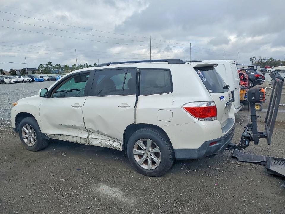 Photo 2 from auction – 2011 TOYOTA HIGHLANDER with VIN 5TDBK3EH4BS052587