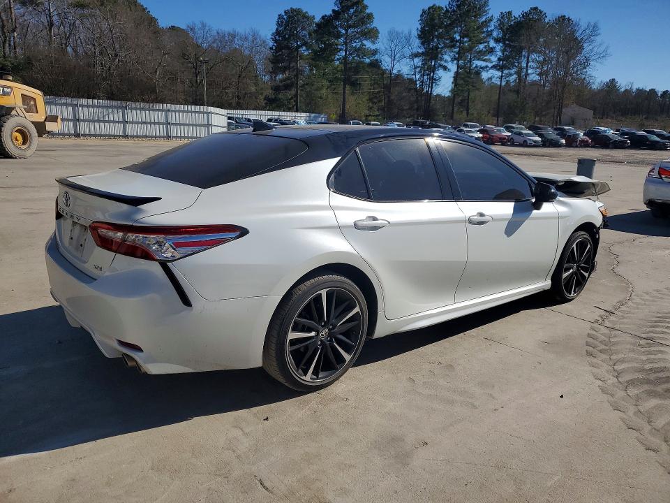 Photo 3 from auction – 2020 TOYOTA CAMRY with VIN 4T1K61AK4LU384628
