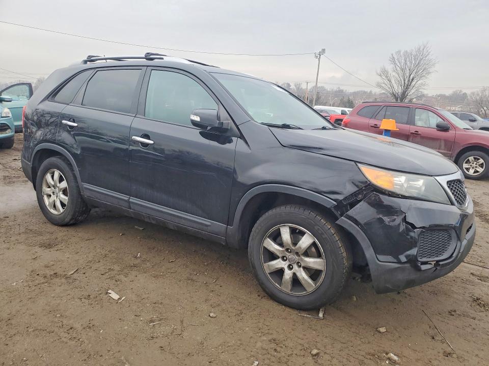 Photo 4 from auction – 2013 KIA SORENTO with VIN 5XYKT4A25DG423485