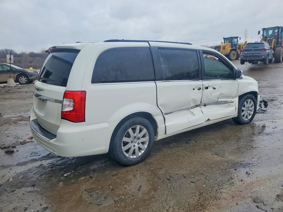 Photo 3 from auction – 2011 CHRYSLER TOWN & COU with VIN 2A4RR8DG5BR614872