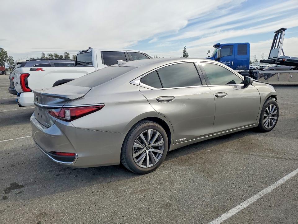 Photo 3 from auction – 2020 LEXUS ES with VIN 58AC21B18LU007833