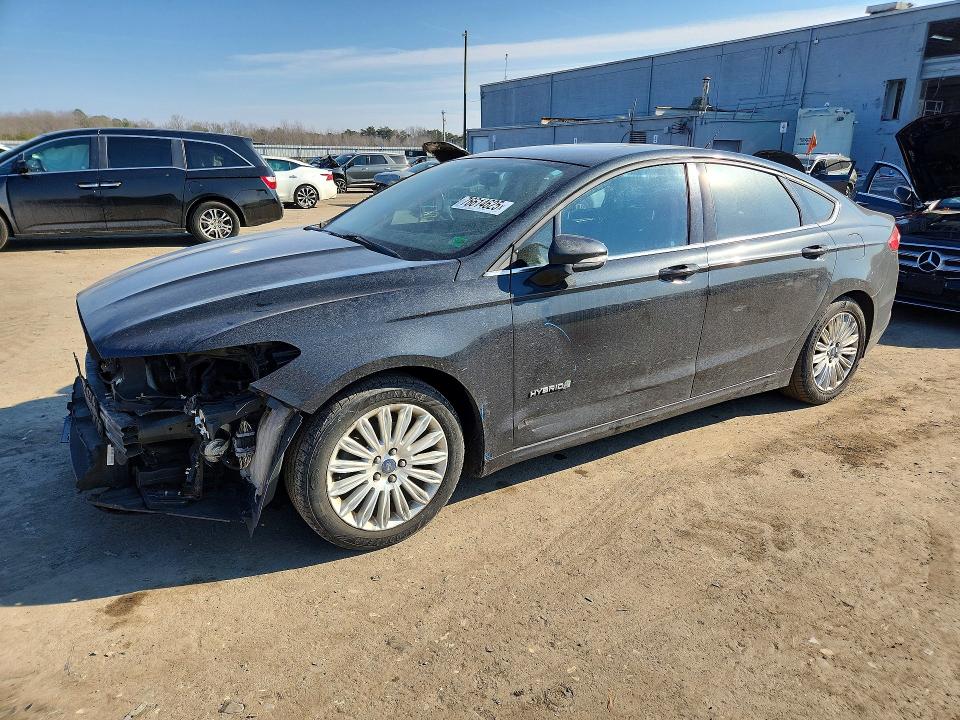 FORD FUSION SE 2015 with VIN 3FA6P0LU1FR197845 - Photo from auction