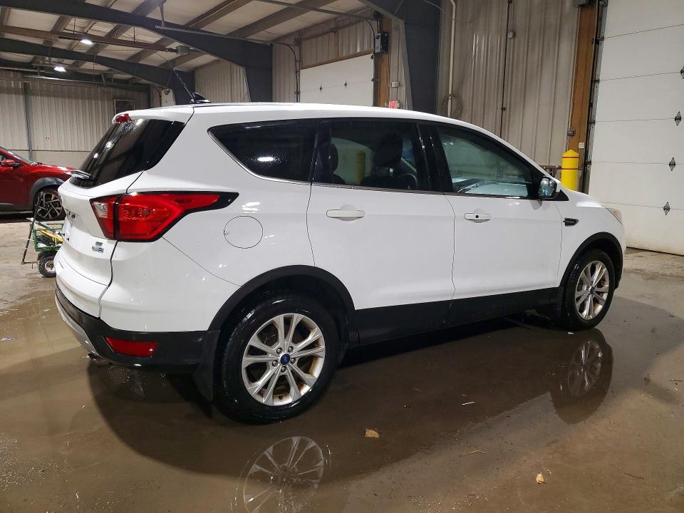 Photo 3 from auction – 2019 FORD ESCAPE with VIN 1FMCU9GD4KUC06766