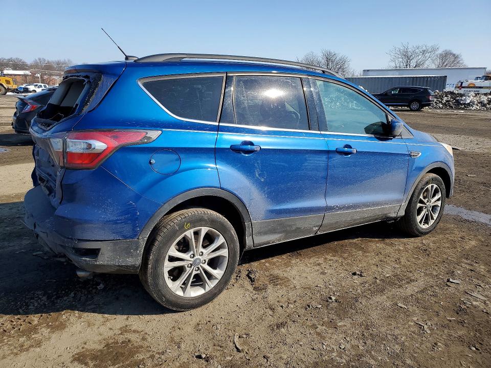 Photo 3 from auction – 2017 FORD ESCAPE with VIN 1FMCU9GD7HUA57228