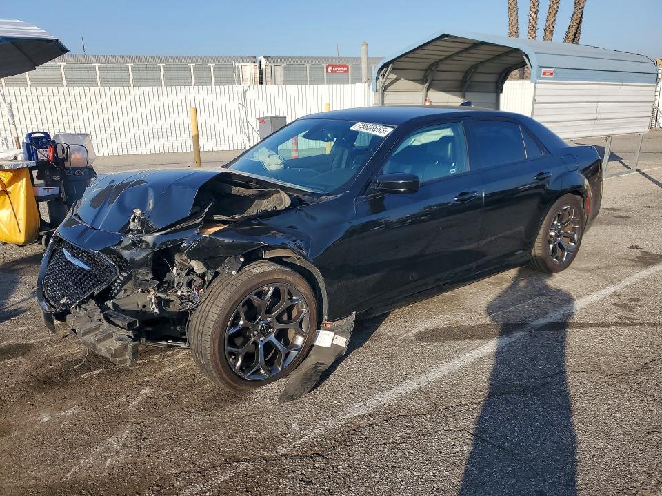 CHRYSLER 300 2015 with VIN 2C3CCABG5FH830504 - Photo from auction