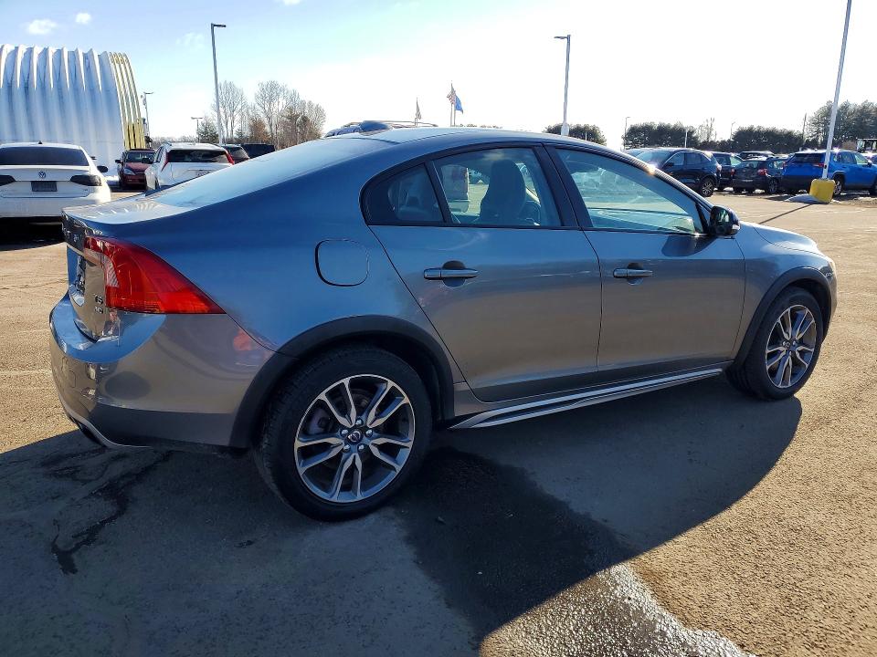 Photo 3 from auction – 2016 VOLVO S60 CROSS with VIN YV4612UM1G2000732