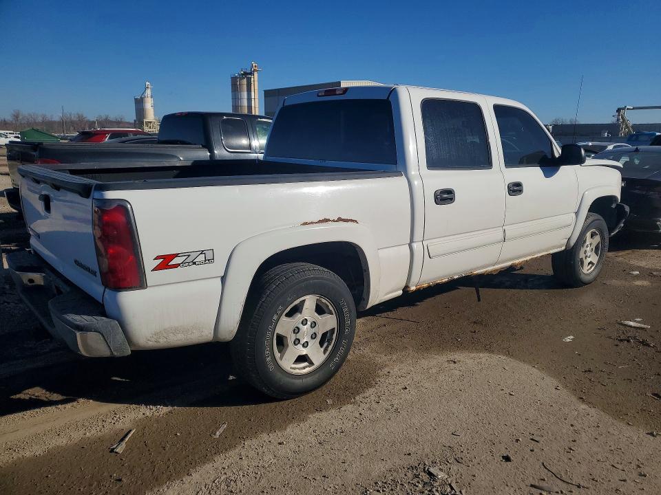 Photo 3 from auction – 2004 CHEVROLET SILVERADO with VIN 2GCEK13TX41325132