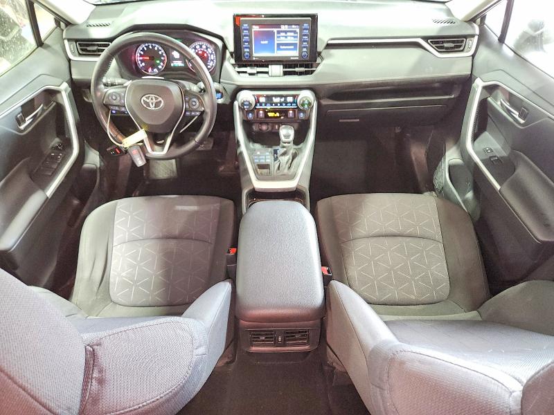 Photo 8 from auction – 2020 TOYOTA RAV4 XLE with VIN JTMP1RFV0LJ026955