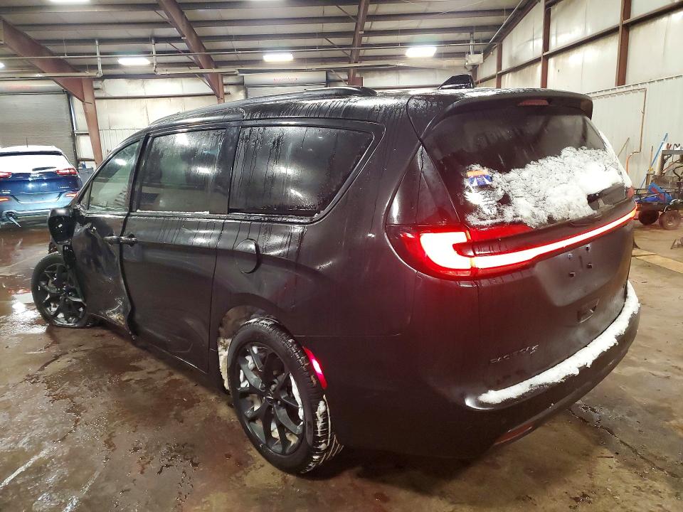 Photo 2 from auction – 2023 CHRYSLER PACIFICA with VIN 2C4RC3BG7PR605174