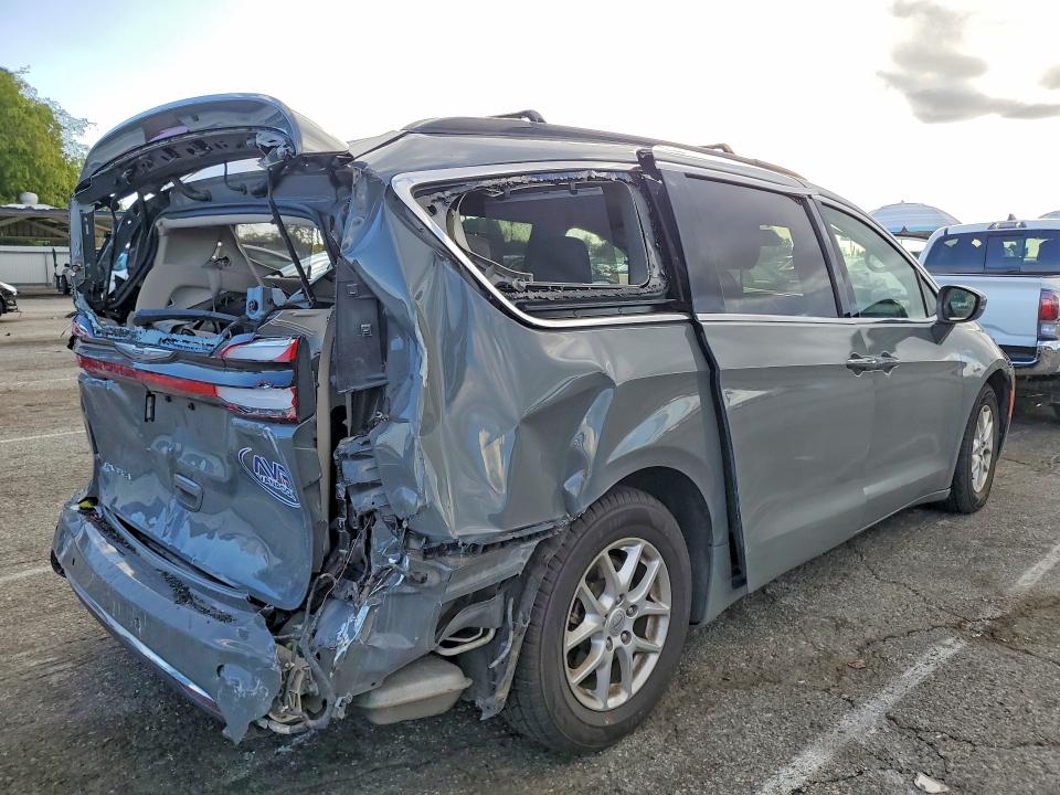 Photo 3 from auction – 2022 CHRYSLER PACIFICA with VIN 2C4RC1BG3NR154407