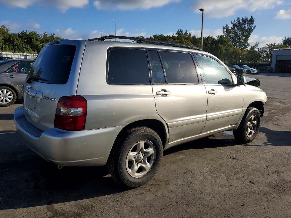 Photo 3 from auction – 2004 TOYOTA HIGHLANDER with VIN JTEGD21A940087999