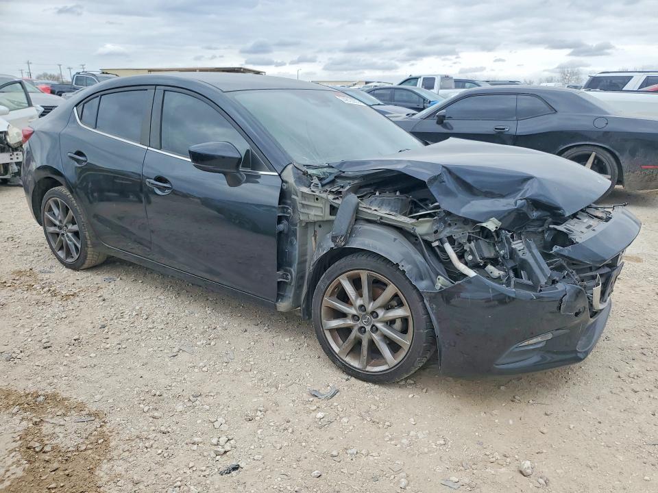 Photo 4 from auction – 2018 MAZDA 3 with VIN 3MZBN1V33JM222997