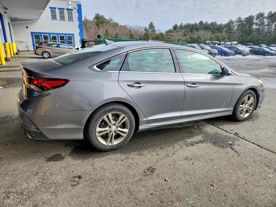 Photo 3 from auction – 2019 HYUNDAI SONATA with VIN 5NPE34AF2KH755177