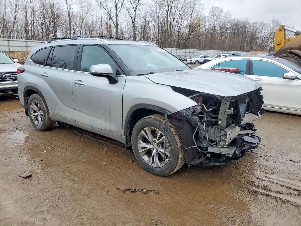 Photo 4 from auction – 2023 TOYOTA HIGHLANDER with VIN 5TDKDRAH8PS000809