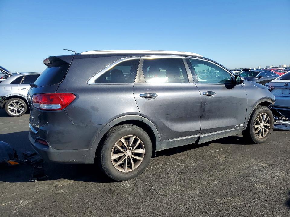 Photo 3 from auction – 2018 KIA SORENTO LX with VIN 5XYPGDA50JG406481