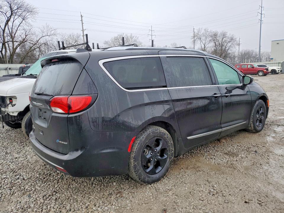 Photo 3 from auction – 2018 CHRYSLER PACIFICA with VIN 2C4RC1L79JR157675