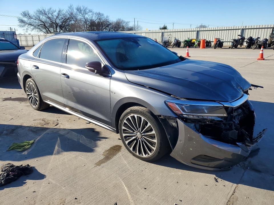 Photo 4 from auction – 2022 VOLKSWAGEN PASSAT with VIN 1VWBA7A35NC005009