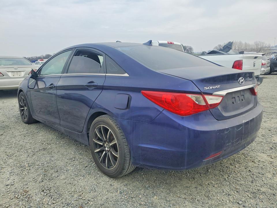 Photo 2 from auction – 2011 HYUNDAI SONATA with VIN 5NPEB4AC7BH029999