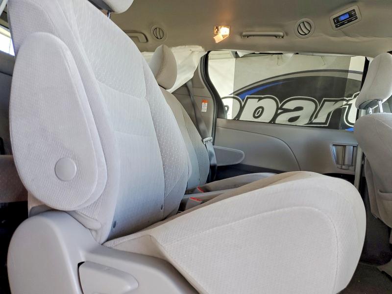 Photo 11 from auction – 2019 TOYOTA SIENNA with VIN 5TDKZ3DC2KS983414