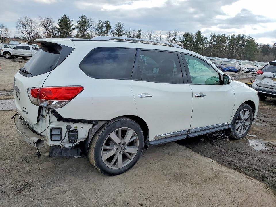 Photo 3 from auction – 2015 NISSAN PATHFINDER with VIN 5N1AR2MM7FC669940