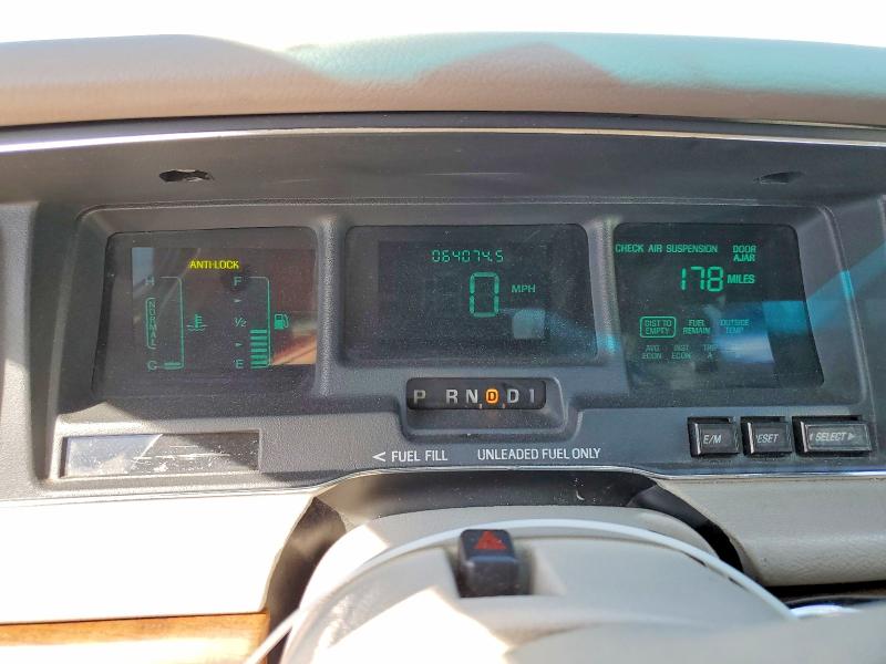 Photo 9 from auction – 1992 FORD CROWN VICTORIA with VIN 2FACP74W4NX213919