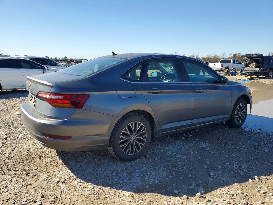 Photo 3 from auction – 2019 VOLKSWAGEN JETTA with VIN 3VWCB7BU0KM196969